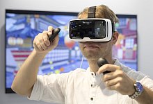 VR One Connect - Foto: Florian Schuh/dpa-tmn