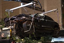 Zerstörtes Auto - Foto: Paul Zinken