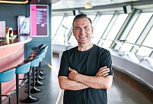 Tim Raue im neuen Restaurant "Sphere" - Jens Kalaene/dpa