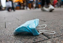 Schutzmaske - Foto: Daniel Bockwoldt/dpa