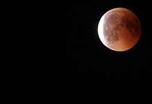 Blutmond &uuml;ber den Externsteinen - Rainer Giesdorf