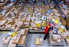 Deutsche Post DHL - Zustellbasis K&ouml;ln - picture alliance/dpa