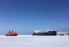 Russischer LNG-Tanker im arktischen Meer - Friedemann Kohler/dpa