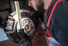 Der genaue Blick kann Leben retten - Foto: Robert Günther/dpa-tmn