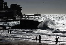 Deutscher stirbt in Flut - Anwohnerin rettet Kinder - Miguel Medina/AFP/dpa