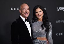 Jeff Bezos und Lauren Sanchez - Foto: Richard Shotwell/Invision/dpa