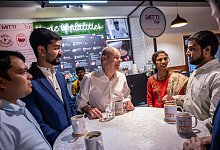 Kanzler Scholz trifft Fachkr&auml;fte - Michael Kappeler/dpa