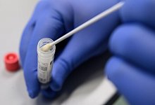 Corona-Test - Sebastian Gollnow/dpa/Symbolbild