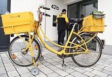 Brieftr&auml;ger - Foto: Arne Dedert/dpa