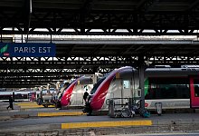 Anti-Terror-Soldat bei Messerattacke in Paris verletzt - Francois Mori/AP/dpa