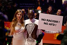 Zeichen Berlinale Er&ouml;ffnung - Monika Skolimowska/dpa