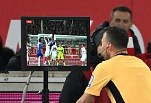 Fußball-Regeln - Marijan Murat/dpa