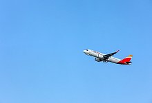 Eine Maschine der spanischen Fluggesellschaft Iberia - Bodo Marks/dpa