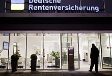 Rentenkonto pr&uuml;fen lassen - Foto: Julian Stratenschulte/dpa