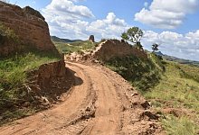 Lücke in chinesische Mauer gebaggert - -/Polizei Youyu/dpa