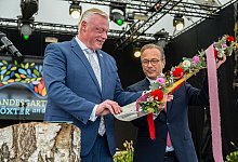 Spaten&uuml;bergabe Landesgartenschau H&ouml;xter an Neuss - Guido Kirchner/dpa