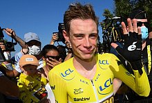 Von Emotionen &uuml;berw&auml;ltigt: Dem D&auml;nen Jonas Vingegaard ist der Sieg der 109. Tour de France sicher. - Tim De Waele/Pool Getty Images via AP/dpa