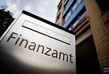 Bei der Steuer getrickst? So zeigen Sie sich selbst an - Christoph Soeder/dpa