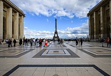 Paris am Abend - Robert Michael/dpa/dpa-tmn