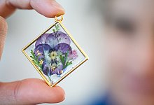 Anh&auml;nger mit Trockenblumen - Franziska Gabbert/dpa-tmn