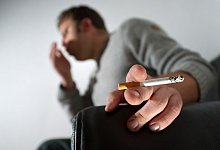 Raucherhusten - Franziska Gabbert/dpa-tmn