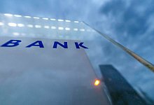 Schriftzug Bank - Andreas Arnold/dpa/dpa-tmn