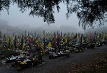Soldatenfriedhof in der Ukraine - Mykola Tys/AP/dpa