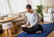 Liste f&uuml;hren &uuml;ber das Tagwerk - Christin Klose/dpa-tmn/dpa