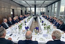 Reine M&auml;nnerrunde beim CEO-Lunch in M&uuml;nchen - das sorgt f&uuml;r Aufregung im Netz. - Michael Br&ouml;cker/The Pioneer/dpa