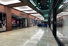 Einbruch bei Juwelier - Unbekannte fahren mit Auto in Eingang - -/Polizei Duisburg/dpa