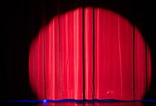 Theaterb&uuml;hne - Sebastian Kahnert/dpa/Symbolbild