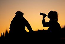 Alkoholkonsum bei jungen Frauen - Marius Becker/dpa
