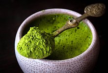 Matcha in einer Rakuschale - Sina Schuldt/dpa/dpa-tmn