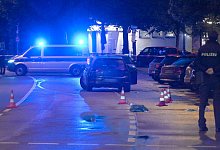 Frau sticht auf Menschen ein - Polizei erschie&szlig;t sie - Felix H&ouml;rhager/dpa