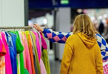 Im Bekleidungsgeschäft - Zacharie Scheurer/dpa-tmn