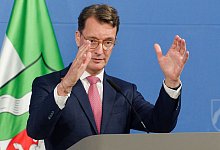 Der NRW-Plan: Wie Wüst Demokratie und Kommunen stützen will - Henning Kaiser/dpa