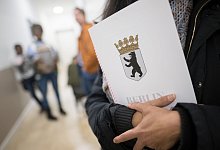 Bilanz nach einem Jahr zentrale Einbürgerungsstelle - Sebastian Gollnow/dpa