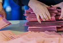 Wahlhelfer bei der Bundestagswahl - Andreas Arnold/dpa/dpa-tmn