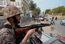 Soldaten - Fareed Khan/AP/dpa