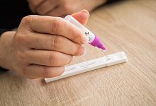 Schnelltests sind temperaturempfindlich - Foto: Christin Klose/dpa-tmn