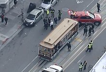 Cable Car in San Francisco abrupt gestoppt - 15 Verletzte - Uncredited/KGO-TV/AP/dpa