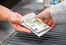 Supermarktkasse - Julian Stratenschulte/dpa