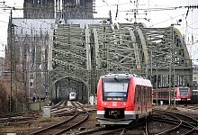 Nahverkehr in Nordrhein-Westfalen - Oliver Berg/dpa