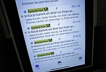 E-Mail von der Deutschen Post - Foto: Carsten Koall/dpa