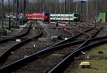 Züge bei Wuppertal - Roberto Pfeil/dpa