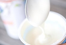 Cr&egrave;me fra&icirc;che Light - Foto: Zacharie Scheurer/dpa-tmn