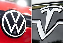 VW und Tesla - Ronald Bonß;Patrick Seeger/dpa