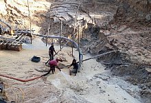 Goldabbau im Regenwald - Foto: Martina Farmbauer/dpa