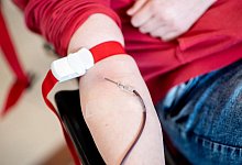 Blutspenden - Hauke-Christian Dittrich/dpa