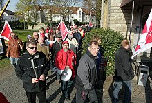 Auf dem Weg zur Kundgebung - FOTO: WOLFGANG RUDOLF